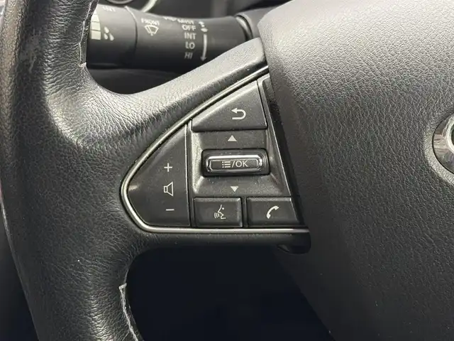 日産 スカイライン ハイブリッド 350GT Type P 三重県 2017(平29)年 3.7万km メテオフレークブラックパール ハイブリッド（プレミアムガソリン）/FR/MTモード付フロア7AT/純正 8インチ CARWINGSナビ/（FM/AM/CD/DVD/Music Box/TV/USB/iPod/Bluetooth/AUX/Audio APPS）/アラウンドビューモニター/ビルトインETC/安全/・PFCW（前方衝突予測警報）/・エマージェンシーブレーキ/・LDP（車線逸脱防止支援システム）/・LDW（車線逸脱警報）/・インテリジェント クルーズコントロール（追従機能付）/・DCA：ディスタンスコントロールアシスト（インテリジェントペダル）/・BSI（後側方衝突防止支援システム）/・BSW（後側方車両検知警報）/・フロント＆バックソナー/・VDC（ビークルダイナミクスコントロール）/など/装備/・本革シート/・シートヒーター（D/N）/・運転席、助手席パワーシート（スライド、リクライニング、リフター／運転席シートメモリー機能付）/・運転席電動ランバーサポート/・オートライト/・LED ヘッドライト＆フロントフォグライト/・ハイビームアシスト/・アクティブAFS/・ステアリングスイッチ/・17インチアルミ/など