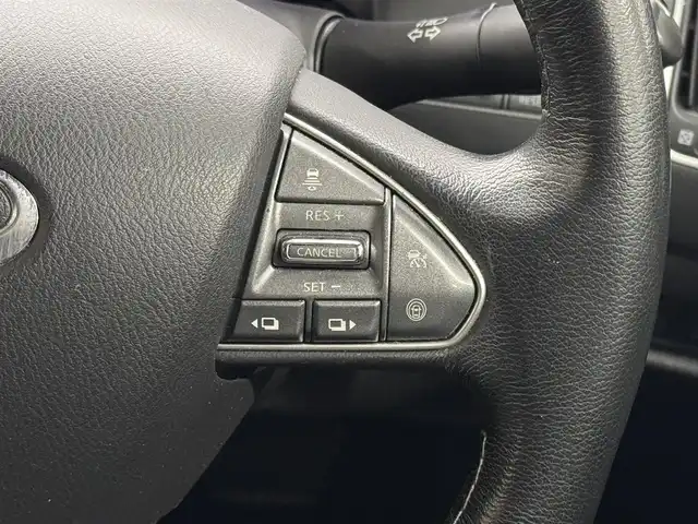 日産 スカイライン ハイブリッド 350GT Type P 三重県 2017(平29)年 3.7万km メテオフレークブラックパール ハイブリッド（プレミアムガソリン）/FR/MTモード付フロア7AT/純正 8インチ CARWINGSナビ/（FM/AM/CD/DVD/Music Box/TV/USB/iPod/Bluetooth/AUX/Audio APPS）/アラウンドビューモニター/ビルトインETC/安全/・PFCW（前方衝突予測警報）/・エマージェンシーブレーキ/・LDP（車線逸脱防止支援システム）/・LDW（車線逸脱警報）/・インテリジェント クルーズコントロール（追従機能付）/・DCA：ディスタンスコントロールアシスト（インテリジェントペダル）/・BSI（後側方衝突防止支援システム）/・BSW（後側方車両検知警報）/・フロント＆バックソナー/・VDC（ビークルダイナミクスコントロール）/など/装備/・本革シート/・シートヒーター（D/N）/・運転席、助手席パワーシート（スライド、リクライニング、リフター／運転席シートメモリー機能付）/・運転席電動ランバーサポート/・オートライト/・LED ヘッドライト＆フロントフォグライト/・ハイビームアシスト/・アクティブAFS/・ステアリングスイッチ/・17インチアルミ/など