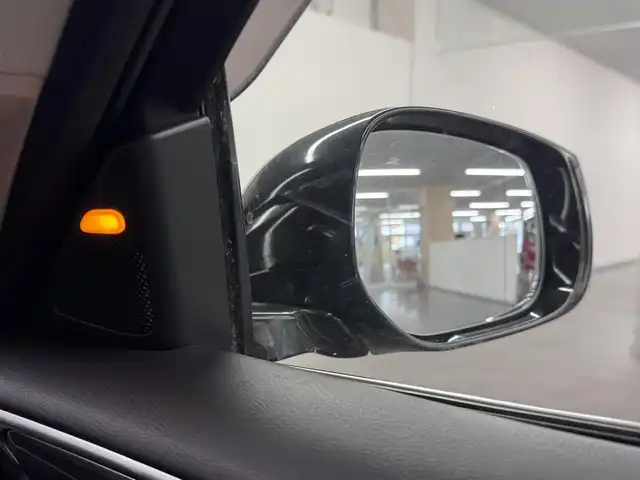 日産 スカイライン ハイブリッド 350GT Type P 三重県 2017(平29)年 3.7万km メテオフレークブラックパール ハイブリッド（プレミアムガソリン）/FR/MTモード付フロア7AT/純正 8インチ CARWINGSナビ/（FM/AM/CD/DVD/Music Box/TV/USB/iPod/Bluetooth/AUX/Audio APPS）/アラウンドビューモニター/ビルトインETC/安全/・PFCW（前方衝突予測警報）/・エマージェンシーブレーキ/・LDP（車線逸脱防止支援システム）/・LDW（車線逸脱警報）/・インテリジェント クルーズコントロール（追従機能付）/・DCA：ディスタンスコントロールアシスト（インテリジェントペダル）/・BSI（後側方衝突防止支援システム）/・BSW（後側方車両検知警報）/・フロント＆バックソナー/・VDC（ビークルダイナミクスコントロール）/など/装備/・本革シート/・シートヒーター（D/N）/・運転席、助手席パワーシート（スライド、リクライニング、リフター／運転席シートメモリー機能付）/・運転席電動ランバーサポート/・オートライト/・LED ヘッドライト＆フロントフォグライト/・ハイビームアシスト/・アクティブAFS/・ステアリングスイッチ/・17インチアルミ/など