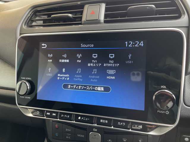 日産 リーフ X Vセレクション 愛知県 2020(令2)年 1.7万km ブリリアントホワイトパール 純正9型ディズプレイオーディオナビ/全方位カメラ/クルーズコントロール/シートヒーター/バックカメラ/コーナーセンサー/純正アルミホイール/ETC2.0/ブラインドスポットモニター/LEDヘッドライト/ステアリングヒーター/インテリジェントミラー/オートライト/ドライブレコーダー/衝突軽減システム/フルセグ/Bluetooth/ステアリングスイッチ/スマートキー/プッシュスタート