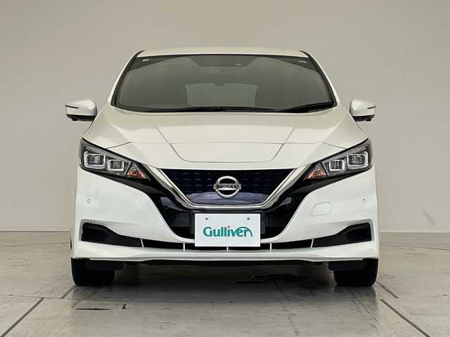 日産 リーフ X Vセレクション 愛知県 2020(令2)年 1.7万km ブリリアントホワイトパール 純正9型ディズプレイオーディオナビ/全方位カメラ/クルーズコントロール/シートヒーター/バックカメラ/コーナーセンサー/純正アルミホイール/ETC2.0/ブラインドスポットモニター/LEDヘッドライト/ステアリングヒーター/インテリジェントミラー/オートライト/ドライブレコーダー/衝突軽減システム/フルセグ/Bluetooth/ステアリングスイッチ/スマートキー/プッシュスタート