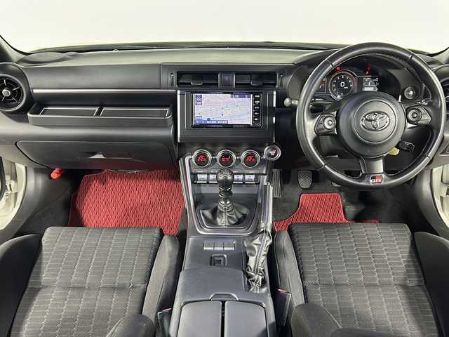 トヨタ ＧＲ８６ SZ 広島県 2022(令4)年 4万km クリスタルホワイトパール 禁煙車/アドバンレーシング18インチアルミホイール/社外マフラー/社外サスペンション/クルーズコントロール/横滑り防止/純正ナビ（NSCD-W68）/・ワンセグ/CD/SD/Bluetooth/バックカメラ/革巻きステアリング/ステアリングスイッチ/LEＤヘッドライト/ＳＹＮＣ/ETC/前後ドライブレコーダー（DC-DR652）/W+サイド+カーテンエアバック