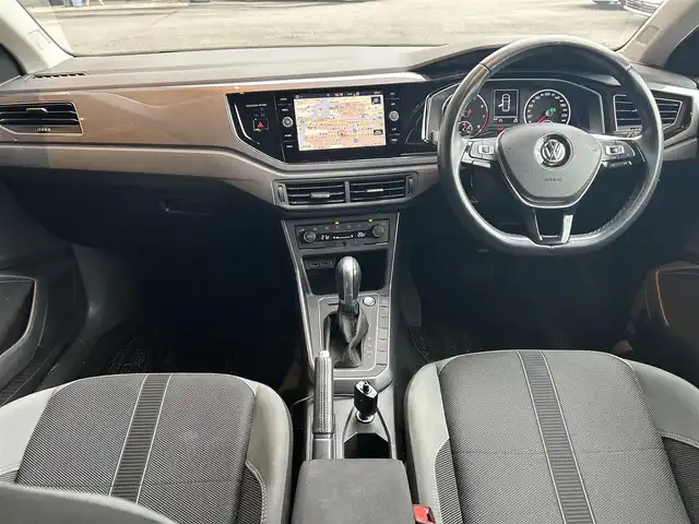 フォルクスワーゲン ポロ TSIハイライン 高知県 2018(平30)年 2.8万km シルバー フルセグテレビ/クルーズコントロール/バックカメラ/衝突軽減ブレーキ/横滑り防止/オートライト/プッシュスタート/MTモード付AT/アイドリングストップ