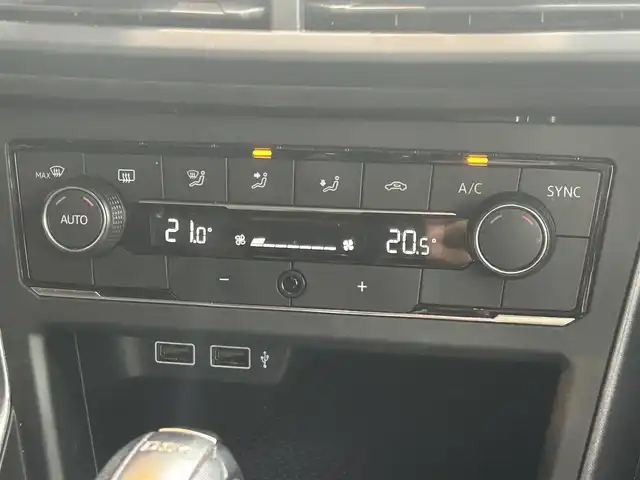 フォルクスワーゲン ポロ TSIハイライン 高知県 2018(平30)年 2.8万km シルバー フルセグテレビ/クルーズコントロール/バックカメラ/衝突軽減ブレーキ/横滑り防止/オートライト/プッシュスタート/MTモード付AT/アイドリングストップ