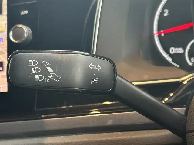 フォルクスワーゲン ポロ TSIハイライン 高知県 2018(平30)年 2.8万km シルバー フルセグテレビ/クルーズコントロール/バックカメラ/衝突軽減ブレーキ/横滑り防止/オートライト/プッシュスタート/MTモード付AT/アイドリングストップ