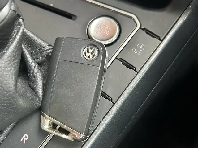 フォルクスワーゲン ポロ TSIハイライン 高知県 2018(平30)年 2.8万km シルバー フルセグテレビ/クルーズコントロール/バックカメラ/衝突軽減ブレーキ/横滑り防止/オートライト/プッシュスタート/MTモード付AT/アイドリングストップ