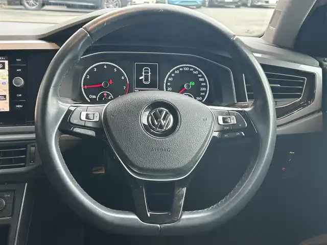 フォルクスワーゲン ポロ TSIハイライン 高知県 2018(平30)年 2.8万km シルバー フルセグテレビ/クルーズコントロール/バックカメラ/衝突軽減ブレーキ/横滑り防止/オートライト/プッシュスタート/MTモード付AT/アイドリングストップ