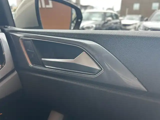 フォルクスワーゲン ポロ TSIハイライン 高知県 2018(平30)年 2.8万km シルバー フルセグテレビ/クルーズコントロール/バックカメラ/衝突軽減ブレーキ/横滑り防止/オートライト/プッシュスタート/MTモード付AT/アイドリングストップ