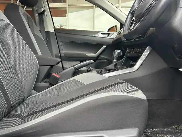 フォルクスワーゲン ポロ TSIハイライン 高知県 2018(平30)年 2.8万km シルバー フルセグテレビ/クルーズコントロール/バックカメラ/衝突軽減ブレーキ/横滑り防止/オートライト/プッシュスタート/MTモード付AT/アイドリングストップ