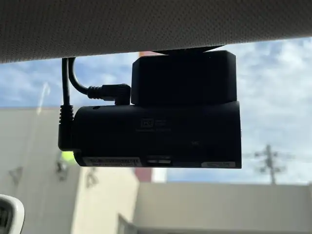 フォルクスワーゲン ポロ TSI Rライン 大阪府 2019(令1)年 3.8万km リーフブルーメタリック ワンオーナー/衝突被害軽減ブレーキ/レーダークルーズコントロール/ブラインドスポットモニタ/純正ナビ フルセグTV CD DVD BT/バックカメラ/コーナーセンサー/スマートキー 2個/前後ドラレコ/2.0ETC/フロントスポイラー/17インチ アルミホイール/パーキングアシスト/パドルシフト/LEDオートヘッドライト/前後フォグライト/W サイド カーテン エアバッグ/保証書 ナビ取説/禁煙車