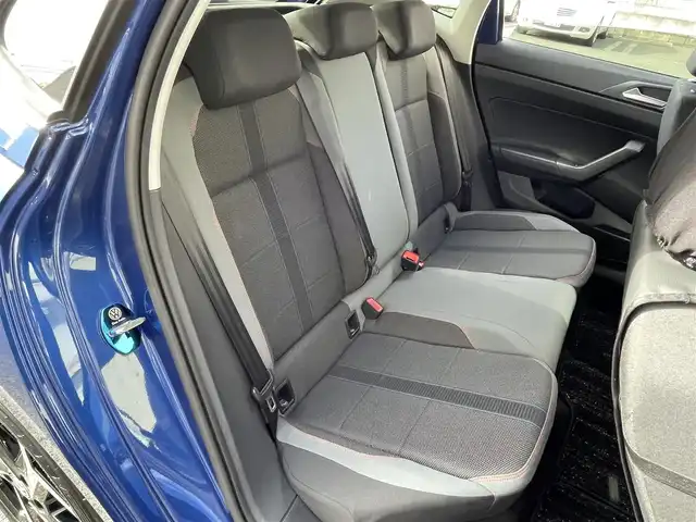 フォルクスワーゲン ポロ TSI Rライン 大阪府 2019(令1)年 3.8万km リーフブルーメタリック ワンオーナー/衝突被害軽減ブレーキ/レーダークルーズコントロール/ブラインドスポットモニタ/純正ナビ フルセグTV CD DVD BT/バックカメラ/コーナーセンサー/スマートキー 2個/前後ドラレコ/2.0ETC/フロントスポイラー/17インチ アルミホイール/パーキングアシスト/パドルシフト/LEDオートヘッドライト/前後フォグライト/W サイド カーテン エアバッグ/保証書 ナビ取説/禁煙車