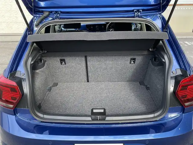 フォルクスワーゲン ポロ TSI Rライン 大阪府 2019(令1)年 3.8万km リーフブルーメタリック ワンオーナー/衝突被害軽減ブレーキ/レーダークルーズコントロール/ブラインドスポットモニタ/純正ナビ フルセグTV CD DVD BT/バックカメラ/コーナーセンサー/スマートキー 2個/前後ドラレコ/2.0ETC/フロントスポイラー/17インチ アルミホイール/パーキングアシスト/パドルシフト/LEDオートヘッドライト/前後フォグライト/W サイド カーテン エアバッグ/保証書 ナビ取説/禁煙車