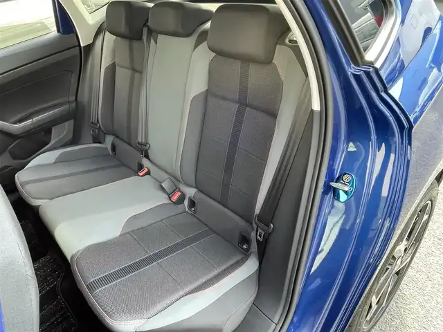 フォルクスワーゲン ポロ TSI Rライン 大阪府 2019(令1)年 3.8万km リーフブルーメタリック ワンオーナー/衝突被害軽減ブレーキ/レーダークルーズコントロール/ブラインドスポットモニタ/純正ナビ フルセグTV CD DVD BT/バックカメラ/コーナーセンサー/スマートキー 2個/前後ドラレコ/2.0ETC/フロントスポイラー/17インチ アルミホイール/パーキングアシスト/パドルシフト/LEDオートヘッドライト/前後フォグライト/W サイド カーテン エアバッグ/保証書 ナビ取説/禁煙車