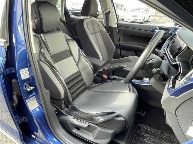 フォルクスワーゲン ポロ TSI Rライン 大阪府 2019(令1)年 3.8万km リーフブルーメタリック ワンオーナー/衝突被害軽減ブレーキ/レーダークルーズコントロール/ブラインドスポットモニタ/純正ナビ フルセグTV CD DVD BT/バックカメラ/コーナーセンサー/スマートキー 2個/前後ドラレコ/2.0ETC/フロントスポイラー/17インチ アルミホイール/パーキングアシスト/パドルシフト/LEDオートヘッドライト/前後フォグライト/W サイド カーテン エアバッグ/保証書 ナビ取説/禁煙車