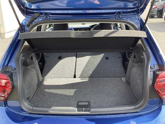 フォルクスワーゲン ポロ TSI Rライン 大阪府 2019(令1)年 3.8万km リーフブルーメタリック ワンオーナー/衝突被害軽減ブレーキ/レーダークルーズコントロール/ブラインドスポットモニタ/純正ナビ フルセグTV CD DVD BT/バックカメラ/コーナーセンサー/スマートキー 2個/前後ドラレコ/2.0ETC/フロントスポイラー/17インチ アルミホイール/パーキングアシスト/パドルシフト/LEDオートヘッドライト/前後フォグライト/W サイド カーテン エアバッグ/保証書 ナビ取説/禁煙車