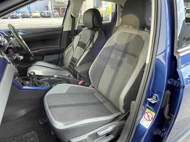 フォルクスワーゲン ポロ TSI Rライン 大阪府 2019(令1)年 3.8万km リーフブルーメタリック ワンオーナー/衝突被害軽減ブレーキ/レーダークルーズコントロール/ブラインドスポットモニタ/純正ナビ フルセグTV CD DVD BT/バックカメラ/コーナーセンサー/スマートキー 2個/前後ドラレコ/2.0ETC/フロントスポイラー/17インチ アルミホイール/パーキングアシスト/パドルシフト/LEDオートヘッドライト/前後フォグライト/W サイド カーテン エアバッグ/保証書 ナビ取説/禁煙車