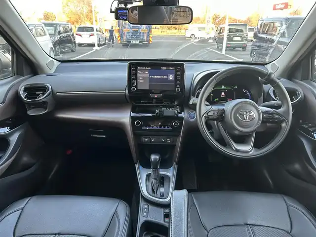 トヨタ ヤリスクロス ハイブリッド Z 栃木県 2021(令3)年 5.9万km ブラックマイカ トヨタセーフティセンス/・プリクラッシュセーフティ/・レーントレーシングアシスト/・オートマチック杯ビーム/・レーダークルーズコントロール/・ロードサインアシスト/・パーキングブレーキサポート/・クリアランスソナー/モデリスタエアロ/純正8インチディスプレイオーディオ/・BT/USB/AM.FM/・Applecarplay/Androidauto/バックカメラ/ETC/前後ドライブレコーダー/ハーフレザーシート（革調シートカバーあり）/D席パワーシート/D/N席シートヒーター/USBポート/電動パーキングブレーキ/オートホールド/ドアハンドルガーニッシュ/スマートキー×２/プッシュスタート/革巻きステアリング/ステアリングスイッチ/LEDヘッドライト/オートライト/純正ホイール積込/社外18インチAW/フロアマット/ドアバイザー/横滑り防止システム/電動格納ウィンカーミラー