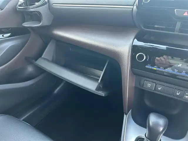 トヨタ ヤリスクロス ハイブリッド Z 栃木県 2021(令3)年 5.9万km ブラックマイカ トヨタセーフティセンス/・プリクラッシュセーフティ/・レーントレーシングアシスト/・オートマチック杯ビーム/・レーダークルーズコントロール/・ロードサインアシスト/・パーキングブレーキサポート/・クリアランスソナー/モデリスタエアロ/純正8インチディスプレイオーディオ/・BT/USB/AM.FM/・Applecarplay/Androidauto/バックカメラ/ETC/前後ドライブレコーダー/ハーフレザーシート（革調シートカバーあり）/D席パワーシート/D/N席シートヒーター/USBポート/電動パーキングブレーキ/オートホールド/ドアハンドルガーニッシュ/スマートキー×２/プッシュスタート/革巻きステアリング/ステアリングスイッチ/LEDヘッドライト/オートライト/純正ホイール積込/社外18インチAW/フロアマット/ドアバイザー/横滑り防止システム/電動格納ウィンカーミラー