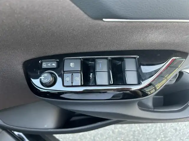 トヨタ ヤリスクロス ハイブリッド Z 栃木県 2021(令3)年 5.9万km ブラックマイカ トヨタセーフティセンス/・プリクラッシュセーフティ/・レーントレーシングアシスト/・オートマチック杯ビーム/・レーダークルーズコントロール/・ロードサインアシスト/・パーキングブレーキサポート/・クリアランスソナー/モデリスタエアロ/純正8インチディスプレイオーディオ/・BT/USB/AM.FM/・Applecarplay/Androidauto/バックカメラ/ETC/前後ドライブレコーダー/ハーフレザーシート（革調シートカバーあり）/D席パワーシート/D/N席シートヒーター/USBポート/電動パーキングブレーキ/オートホールド/ドアハンドルガーニッシュ/スマートキー×２/プッシュスタート/革巻きステアリング/ステアリングスイッチ/LEDヘッドライト/オートライト/純正ホイール積込/社外18インチAW/フロアマット/ドアバイザー/横滑り防止システム/電動格納ウィンカーミラー