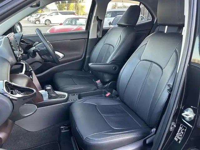 トヨタ ヤリスクロス ハイブリッド Z 栃木県 2021(令3)年 5.9万km ブラックマイカ トヨタセーフティセンス/・プリクラッシュセーフティ/・レーントレーシングアシスト/・オートマチック杯ビーム/・レーダークルーズコントロール/・ロードサインアシスト/・パーキングブレーキサポート/・クリアランスソナー/モデリスタエアロ/純正8インチディスプレイオーディオ/・BT/USB/AM.FM/・Applecarplay/Androidauto/バックカメラ/ETC/前後ドライブレコーダー/ハーフレザーシート（革調シートカバーあり）/D席パワーシート/D/N席シートヒーター/USBポート/電動パーキングブレーキ/オートホールド/ドアハンドルガーニッシュ/スマートキー×２/プッシュスタート/革巻きステアリング/ステアリングスイッチ/LEDヘッドライト/オートライト/純正ホイール積込/社外18インチAW/フロアマット/ドアバイザー/横滑り防止システム/電動格納ウィンカーミラー