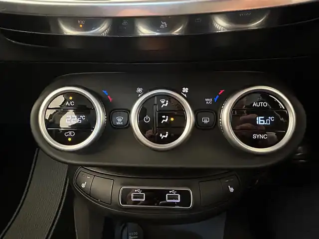 フィアット ５００Ｘ 熊本県 2022(令4)年 4.2万km ベージュ ・スマートキー/・アクティブブレーキ/・レーンセンス/・パーキングセンサー/・クルーズコントロール/・ハーフレザーシート/・前席シートヒーター/・純正ディスプレイオーディオ/　【Bluetooth・USB・AppleCarPlay】/・ETC/・ドライブレコーダー(前後録画)/・社外LEDヘッドランプ/・フォグランプ/・純正マット