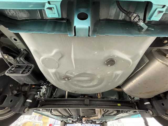 トヨタ シエンタ ファンベースG クエロ 滋賀県 2020(令2)年 3.6万km ブラックマイカ/ラディアントグリーンメタリック 2トーン 禁煙車/純正9型ナビ/（CD/DVD/Bluetooth/フルセグTV)/パノラミックビューモニター/ビルトインETC/前方ドラレコ/両側パワースライドドア/ハーフレザーシート/クリアランスソナー/LEDヘッドライト/オートライト/トヨタセーフティセンス/　・オートハイビーム/　・プリクラッシュセーフティ/　・レーンディパーチャーアラート/　・先行車発進告知機能/プッシュスタート/スマートキー