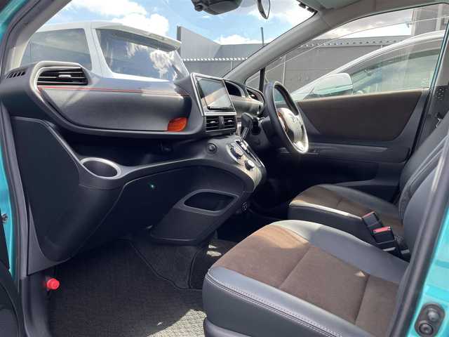 トヨタ シエンタ ファンベースG クエロ 滋賀県 2020(令2)年 3.6万km ブラックマイカ/ラディアントグリーンメタリック 2トーン 禁煙車/純正9型ナビ/（CD/DVD/Bluetooth/フルセグTV)/パノラミックビューモニター/ビルトインETC/前方ドラレコ/両側パワースライドドア/ハーフレザーシート/クリアランスソナー/LEDヘッドライト/オートライト/トヨタセーフティセンス/　・オートハイビーム/　・プリクラッシュセーフティ/　・レーンディパーチャーアラート/　・先行車発進告知機能/プッシュスタート/スマートキー