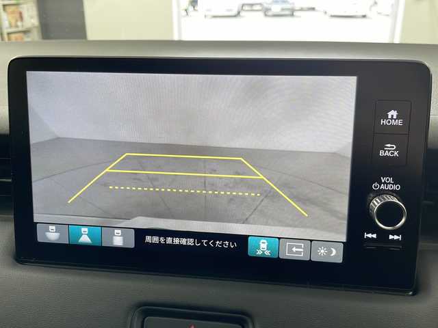 ホンダ ヴェゼル ハイブリッド e:HEV Z 道央・札幌 2023(令5)年 1.8万km プラチナホワイトパール ・４ＷＤ/・ワンオーナー/・ホンダセンシング/・アクティブクルーズコントロール/・純正ナビ/・Bluetooth/USB/フルセグTV/・バックカメラ/・ハーフレザーシート/・前席シートヒーター/・ステアリングヒーター/・パワーバックドア/・LEDヘッドライト/・パドルシフト/・オートライト/・オートマチックハイビーム/・スマートキー/・スペアキー１本/・レーンキープアシスト/・ブラインドスポットモニター/・衝突被害軽減ブレーキ/・横滑り防止装置/・盗難防止装置/・純正ドライブレコーダー前後（DRH-224SD）/・ETC2.0/・ワイヤレス充電