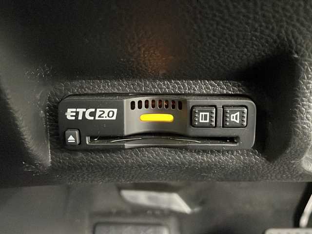 ホンダ ヴェゼル ハイブリッド e:HEV Z 道央・札幌 2023(令5)年 1.8万km プラチナホワイトパール ・４ＷＤ/・ワンオーナー/・ホンダセンシング/・アクティブクルーズコントロール/・純正ナビ/・Bluetooth/USB/フルセグTV/・バックカメラ/・ハーフレザーシート/・前席シートヒーター/・ステアリングヒーター/・パワーバックドア/・LEDヘッドライト/・パドルシフト/・オートライト/・オートマチックハイビーム/・スマートキー/・スペアキー１本/・レーンキープアシスト/・ブラインドスポットモニター/・衝突被害軽減ブレーキ/・横滑り防止装置/・盗難防止装置/・純正ドライブレコーダー前後（DRH-224SD）/・ETC2.0/・ワイヤレス充電