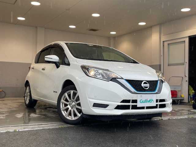 日産 ノート e－パワー X 静岡県 2020(令2)年 2.3万km ブリリアントホワイトパール ●純正ナビ/(ワンセグ/CD/DVD/Bluetooth)/(MM319D-W)/●全方位カメラ/●衝突被害軽減システム/●レーンキープアシスト/●前後コーナーセンサー/●オートライト/●ステアリングスイッチ/●ETC/●前方ドライブレコーダー/●デジタルインナーミラー/●電動格納ウィンカーミラー/●ドアバイザー/●社外16インチアルミホイール/(JOKER)