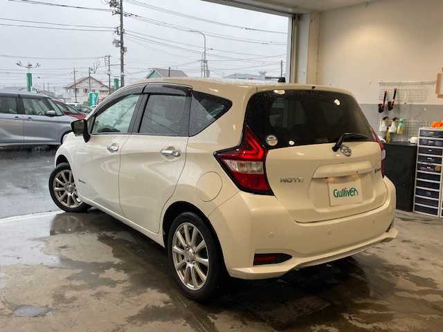 日産 ノート e－パワー X 静岡県 2020(令2)年 2.3万km ブリリアントホワイトパール ●純正ナビ/(ワンセグ/CD/DVD/Bluetooth)/(MM319D-W)/●全方位カメラ/●衝突被害軽減システム/●レーンキープアシスト/●前後コーナーセンサー/●オートライト/●ステアリングスイッチ/●ETC/●前方ドライブレコーダー/●デジタルインナーミラー/●電動格納ウィンカーミラー/●ドアバイザー/●社外16インチアルミホイール/(JOKER)