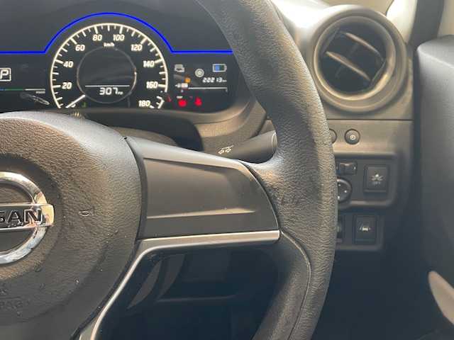 日産 ノート e－パワー X 静岡県 2020(令2)年 2.3万km ブリリアントホワイトパール ●純正ナビ/(ワンセグ/CD/DVD/Bluetooth)/(MM319D-W)/●全方位カメラ/●衝突被害軽減システム/●レーンキープアシスト/●前後コーナーセンサー/●オートライト/●ステアリングスイッチ/●ETC/●前方ドライブレコーダー/●デジタルインナーミラー/●電動格納ウィンカーミラー/●ドアバイザー/●社外16インチアルミホイール/(JOKER)