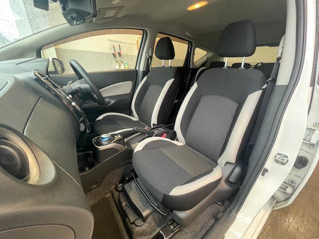 日産 ノート e－パワー X 静岡県 2020(令2)年 2.3万km ブリリアントホワイトパール ●純正ナビ/(ワンセグ/CD/DVD/Bluetooth)/(MM319D-W)/●全方位カメラ/●衝突被害軽減システム/●レーンキープアシスト/●前後コーナーセンサー/●オートライト/●ステアリングスイッチ/●ETC/●前方ドライブレコーダー/●デジタルインナーミラー/●電動格納ウィンカーミラー/●ドアバイザー/●社外16インチアルミホイール/(JOKER)