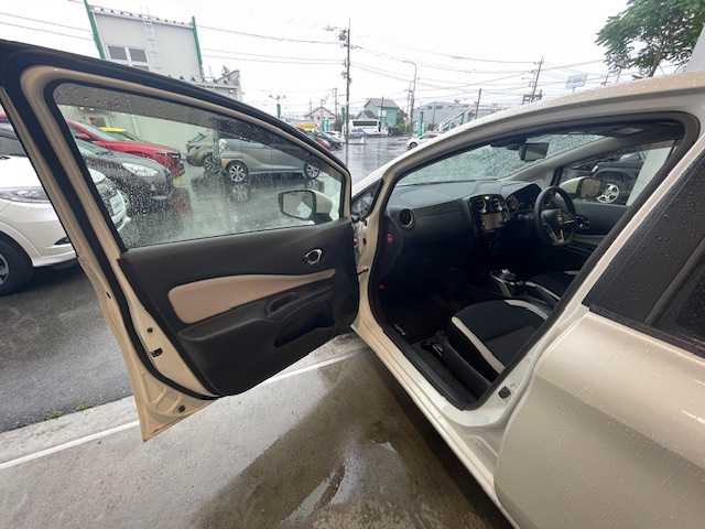 日産 ノート e－パワー X 静岡県 2020(令2)年 2.3万km ブリリアントホワイトパール ●純正ナビ/(ワンセグ/CD/DVD/Bluetooth)/(MM319D-W)/●全方位カメラ/●衝突被害軽減システム/●レーンキープアシスト/●前後コーナーセンサー/●オートライト/●ステアリングスイッチ/●ETC/●前方ドライブレコーダー/●デジタルインナーミラー/●電動格納ウィンカーミラー/●ドアバイザー/●社外16インチアルミホイール/(JOKER)