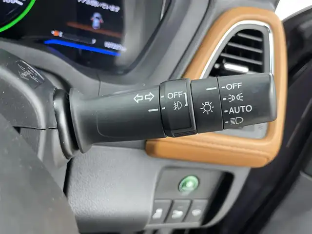 ホンダ ヴェゼル ハイブリッド Z 群馬県 2014(平26)年 10.8万km ルーセブラックM 衝突軽減　純正７インチナビ　バックカメラ　クルーズコントロール　ＬＥＤライト　ハーフレザー　シートヒーター　純正１７インチＡＷ　ステアリングリモコン　パドルシフト　スマートキー　ＥＴＣ　禁煙車
