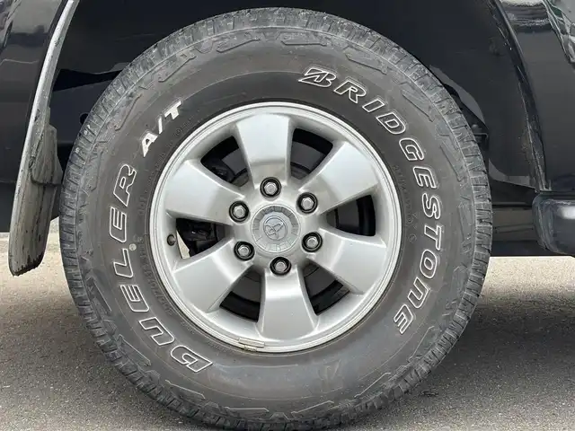 トヨタ ハイラックス サーフ SSR－X LTD 東京都 2007(平19)年 5万km ブラック TOYOTA純正ナビ/６スピーカー/ETC/バックカメラ/４WD/センターデフロック/トランスファースイッチ/ハロゲンヘッドランプ/フロントフォグランプ/コンライト（オートライト）/スモーク加飾メッキフロントグリル/ボディ同色バンパー/ボディ同色オーバーフェンダー/クラディックパネル/照明付ブラックサイドステップ/ボディ同色電動格納ドアミラー/アウトサイドドアハンドル/リアスポイラー/LED式ハイマウントストップランプ/ルーフレール（ブラック）/ボディ同色リアナンバープレートガーニッシュ/プライバシーガラス/ダークグレーメタリック調パネル/ブラックエアコンパネル/アナログメーター/ウレタン製ステアリングホイール/SRSエアバック  （運転席/助手席）/オートエアコン/チケットホルダー付サンバイザー（運転席側）/サンバイザー（助手席側）/ベージュジャガード織物コンビシート/ダブルデッキ/トレイ/リモコンキー/イモビライザー/AC100Vコンセント/ETC