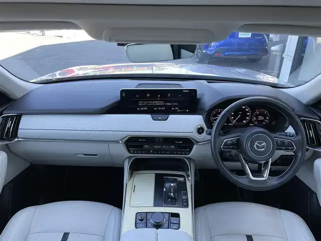マツダ ＣＸ－６０ XD HV プレミアムモダン 道央・札幌 2022(令4)年 6.2万km プラチナクォーツメタリック ４WD/BOSEサウンドシステム/純正メーカーナビ/AM/FM/BT/フルセグ/衝突被害軽減ブレーキ/横滑り防止装置/トランクションコントロールシステム/レーダークルーズコントロール/ダウンヒルアシストコントロール/クリアランスソナー/ブラインドスポットモニター/全方位カメラ/ビルトインETC/ドライブレコーダー/アイドリングストップ/Mi-DRIVE/サンルーフ/パワーバックドア/メモリーリアゲート/前席パワーシート/D席メモリーシート/全席シートヒーター/前席エアシート/レザーシート/革巻きステアリング/ステアリングリモコン/パドルシフト/AC100V/置くだけ充電/電動パーキング/オートブレーキホールド/プッシュスタート/スマートキー/LEDヘッドライト/オートライト/フォグランプ/電動格納ミラー/ウィンカーミラー/純正フロアマット