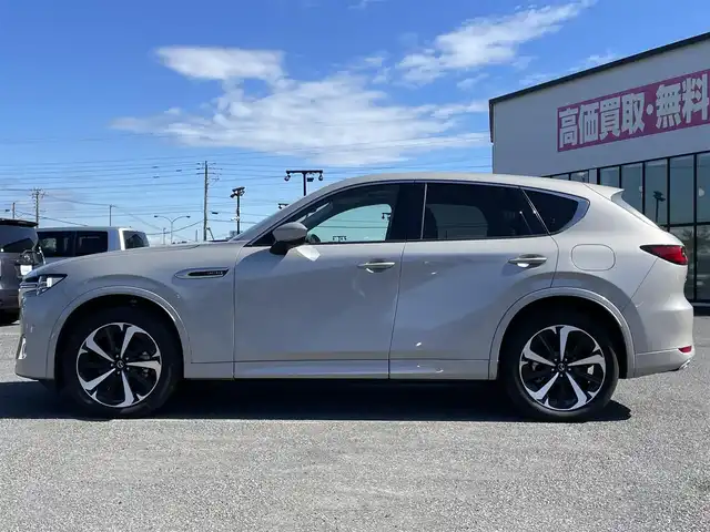 マツダ ＣＸ－６０ XD HV プレミアムモダン 道央・札幌 2022(令4)年 6.2万km プラチナクォーツメタリック ４WD/BOSEサウンドシステム/純正メーカーナビ/AM/FM/BT/フルセグ/衝突被害軽減ブレーキ/横滑り防止装置/トランクションコントロールシステム/レーダークルーズコントロール/ダウンヒルアシストコントロール/クリアランスソナー/ブラインドスポットモニター/全方位カメラ/ビルトインETC/ドライブレコーダー/アイドリングストップ/Mi-DRIVE/サンルーフ/パワーバックドア/メモリーリアゲート/前席パワーシート/D席メモリーシート/全席シートヒーター/前席エアシート/レザーシート/革巻きステアリング/ステアリングリモコン/パドルシフト/AC100V/置くだけ充電/電動パーキング/オートブレーキホールド/プッシュスタート/スマートキー/LEDヘッドライト/オートライト/フォグランプ/電動格納ミラー/ウィンカーミラー/純正フロアマット
