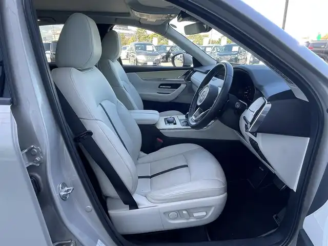 マツダ ＣＸ－６０ XD HV プレミアムモダン 道央・札幌 2022(令4)年 6.2万km プラチナクォーツメタリック ４WD/BOSEサウンドシステム/純正メーカーナビ/AM/FM/BT/フルセグ/衝突被害軽減ブレーキ/横滑り防止装置/トランクションコントロールシステム/レーダークルーズコントロール/ダウンヒルアシストコントロール/クリアランスソナー/ブラインドスポットモニター/全方位カメラ/ビルトインETC/ドライブレコーダー/アイドリングストップ/Mi-DRIVE/サンルーフ/パワーバックドア/メモリーリアゲート/前席パワーシート/D席メモリーシート/全席シートヒーター/前席エアシート/レザーシート/革巻きステアリング/ステアリングリモコン/パドルシフト/AC100V/置くだけ充電/電動パーキング/オートブレーキホールド/プッシュスタート/スマートキー/LEDヘッドライト/オートライト/フォグランプ/電動格納ミラー/ウィンカーミラー/純正フロアマット
