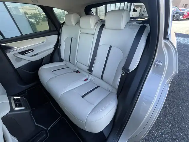 マツダ ＣＸ－６０ XD HV プレミアムモダン 道央・札幌 2022(令4)年 6.2万km プラチナクォーツメタリック ４WD/BOSEサウンドシステム/純正メーカーナビ/AM/FM/BT/フルセグ/衝突被害軽減ブレーキ/横滑り防止装置/トランクションコントロールシステム/レーダークルーズコントロール/ダウンヒルアシストコントロール/クリアランスソナー/ブラインドスポットモニター/全方位カメラ/ビルトインETC/ドライブレコーダー/アイドリングストップ/Mi-DRIVE/サンルーフ/パワーバックドア/メモリーリアゲート/前席パワーシート/D席メモリーシート/全席シートヒーター/前席エアシート/レザーシート/革巻きステアリング/ステアリングリモコン/パドルシフト/AC100V/置くだけ充電/電動パーキング/オートブレーキホールド/プッシュスタート/スマートキー/LEDヘッドライト/オートライト/フォグランプ/電動格納ミラー/ウィンカーミラー/純正フロアマット