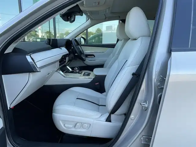 マツダ ＣＸ－６０ XD HV プレミアムモダン 道央・札幌 2022(令4)年 6.2万km プラチナクォーツメタリック ４WD/BOSEサウンドシステム/純正メーカーナビ/AM/FM/BT/フルセグ/衝突被害軽減ブレーキ/横滑り防止装置/トランクションコントロールシステム/レーダークルーズコントロール/ダウンヒルアシストコントロール/クリアランスソナー/ブラインドスポットモニター/全方位カメラ/ビルトインETC/ドライブレコーダー/アイドリングストップ/Mi-DRIVE/サンルーフ/パワーバックドア/メモリーリアゲート/前席パワーシート/D席メモリーシート/全席シートヒーター/前席エアシート/レザーシート/革巻きステアリング/ステアリングリモコン/パドルシフト/AC100V/置くだけ充電/電動パーキング/オートブレーキホールド/プッシュスタート/スマートキー/LEDヘッドライト/オートライト/フォグランプ/電動格納ミラー/ウィンカーミラー/純正フロアマット