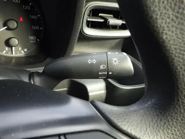 トヨタ シエンタ X 千葉県 2023(令5)年 5.5万km ホワイトパールクリスタルシャイン 185/65R15/Toyota Safety Sense/・プリクラッシュセーフティ/・レーンディパーチャーアラート/・オートハイビーム/左パワースライドドア/右イージークローザードア/社外SDナビ/【Bluetooth接続】/バックカメラ/LEDヘッドライト/ウインカーミラー/クリアランスソナー/サイド/カーテンエアバッグ/キーレス