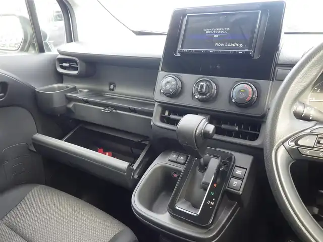 トヨタ シエンタ X 千葉県 2023(令5)年 5.5万km ホワイトパールクリスタルシャイン 185/65R15/Toyota Safety Sense/・プリクラッシュセーフティ/・レーンディパーチャーアラート/・オートハイビーム/左パワースライドドア/右イージークローザードア/社外SDナビ/【Bluetooth接続】/バックカメラ/LEDヘッドライト/ウインカーミラー/クリアランスソナー/サイド/カーテンエアバッグ/キーレス