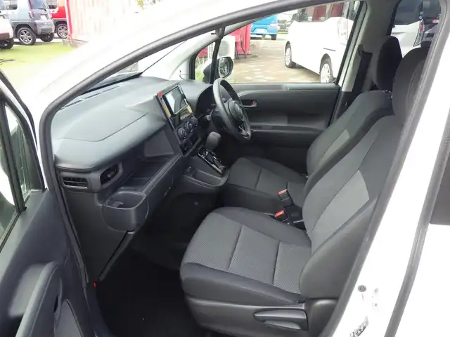 トヨタ シエンタ X 千葉県 2023(令5)年 5.5万km ホワイトパールクリスタルシャイン 185/65R15/Toyota Safety Sense/・プリクラッシュセーフティ/・レーンディパーチャーアラート/・オートハイビーム/左パワースライドドア/右イージークローザードア/社外SDナビ/【Bluetooth接続】/バックカメラ/LEDヘッドライト/ウインカーミラー/クリアランスソナー/サイド/カーテンエアバッグ/キーレス