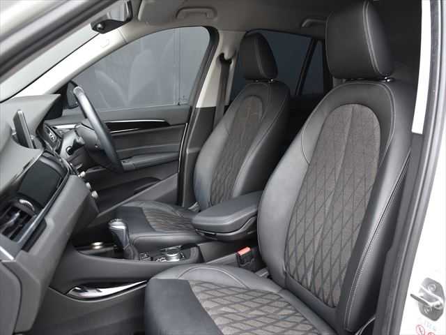 ＢＭＷ Ｘ１ xDrive 18d xライン 和歌山県 2019(平31)年 4.9万km パール ACC/HUD/ナビ/バックカメラ/BTオーディオ/ハーフレザーシート/シートヒーター/オートテールゲート/アンビエントライト/インテリジェントセーフティ/コンフォートアクセス/純正18インチAW/LEDヘッドライト/ETC/アイドリングストップ