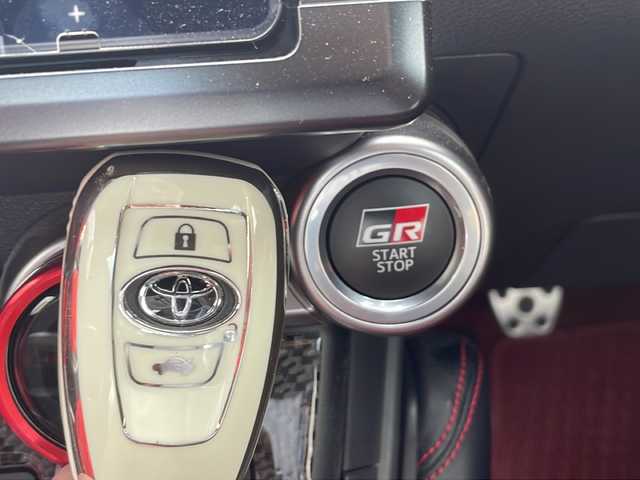 トヨタ ＧＲ８６ RZ 福岡県 2023(令5)年 0.2万km クリスタルホワイトパール 【ワンオーナー】/登録時距離1187Km/社外ナビ（AM/FM/CD/DVD/SD/USB/AUX/Bluetooth/フルセグTV）/革調シートカバー/クルーズコントロール/横滑り防止/シートヒーター（運転席/助手席）/ETC/オートライト/フォグランプ/純正フロアマット/純正アルミホイール/プッシュスタート/保証書/取扱説明書/スペアキー×１