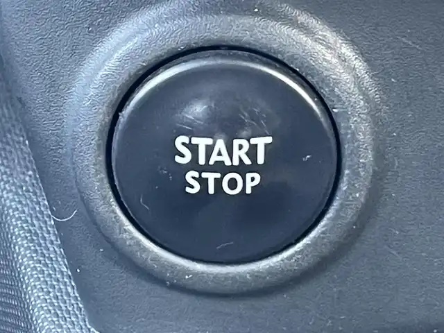 ルノー ルーテシア ゼン 岡山県 2016(平28)年 5.8万km ルージュフラムM 登録時走行距離57270km/５MT/純正ナビ/横滑り防止装置/クルーズコントロール/オートライト/アイドリングストップ/16インチ純正AW/純正フロアマット/カードキー/プッシュスタート/保証書/取扱説明書