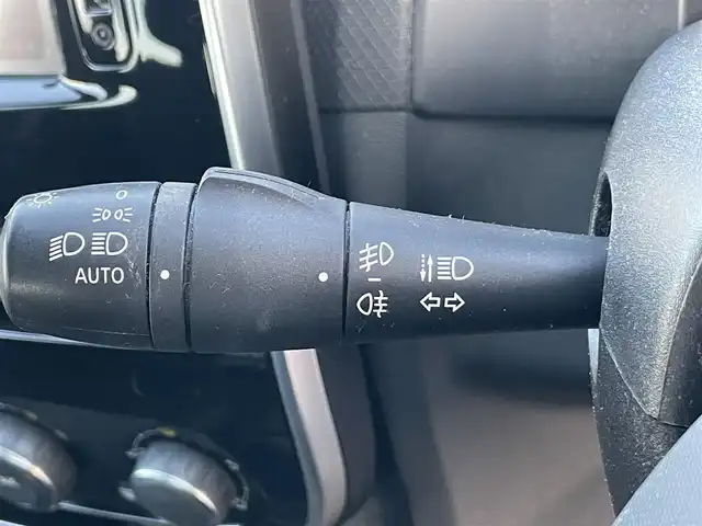 ルノー ルーテシア ゼン 岡山県 2016(平28)年 5.8万km ルージュフラムM 登録時走行距離57270km/５MT/純正ナビ/横滑り防止装置/クルーズコントロール/オートライト/アイドリングストップ/16インチ純正AW/純正フロアマット/カードキー/プッシュスタート/保証書/取扱説明書