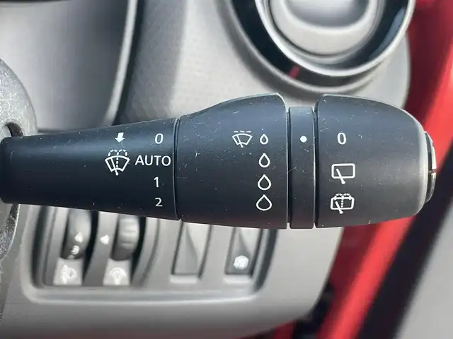 ルノー ルーテシア ゼン 岡山県 2016(平28)年 5.8万km ルージュフラムM 登録時走行距離57270km/５MT/純正ナビ/横滑り防止装置/クルーズコントロール/オートライト/アイドリングストップ/16インチ純正AW/純正フロアマット/カードキー/プッシュスタート/保証書/取扱説明書