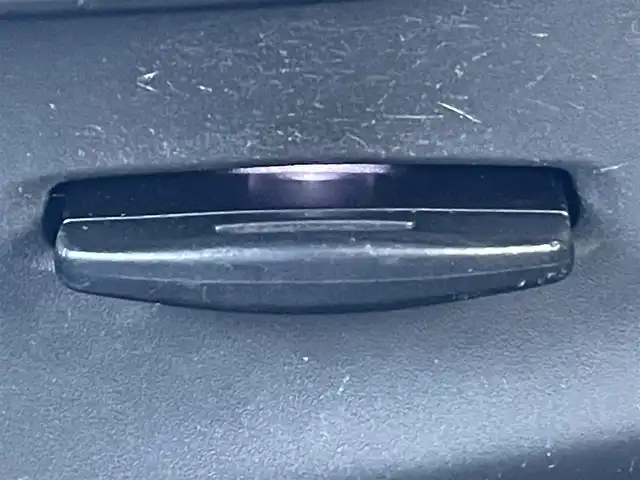 ルノー ルーテシア ゼン 岡山県 2016(平28)年 5.8万km ルージュフラムM 登録時走行距離57270km/５MT/純正ナビ/横滑り防止装置/クルーズコントロール/オートライト/アイドリングストップ/16インチ純正AW/純正フロアマット/カードキー/プッシュスタート/保証書/取扱説明書